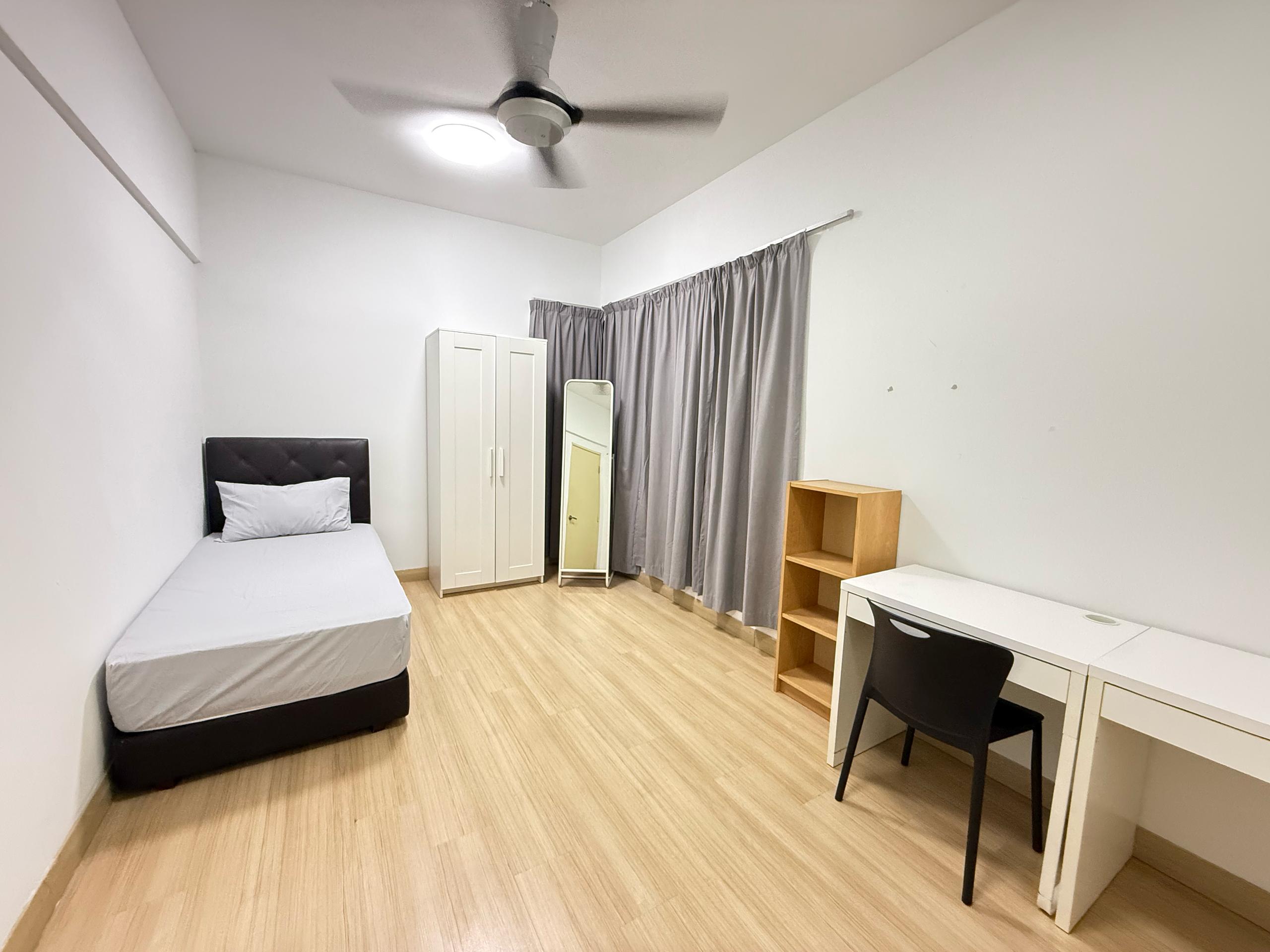 Medium L Room